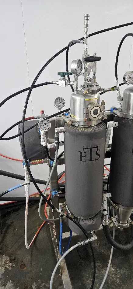 Distillation Tank Filter (DTF) on a Modular Extraction Platform: a stainless steel tank in an insulated jacket with gauges and hoses attached